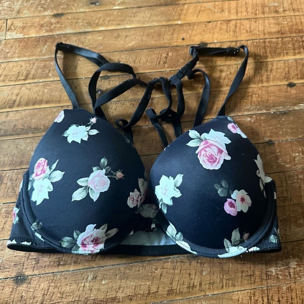 Victoria’s Secret black roses strappy 32D front clasp bra